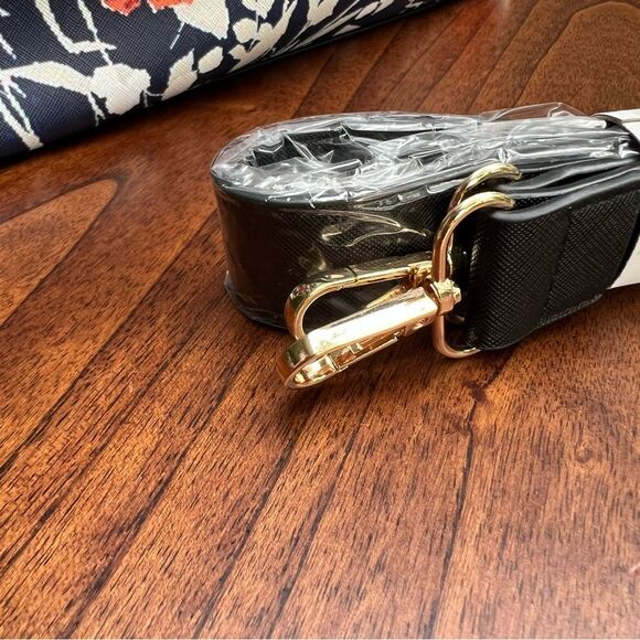 Trina Turk  Jardin de Paris Double Handled Floral Print Faux Leather Tote NWT - Picture 5 of 8